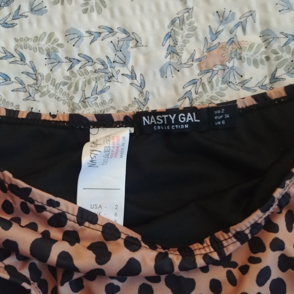 Nasty Gal high waisted cheetah bottoms - Picture 4 of 7
